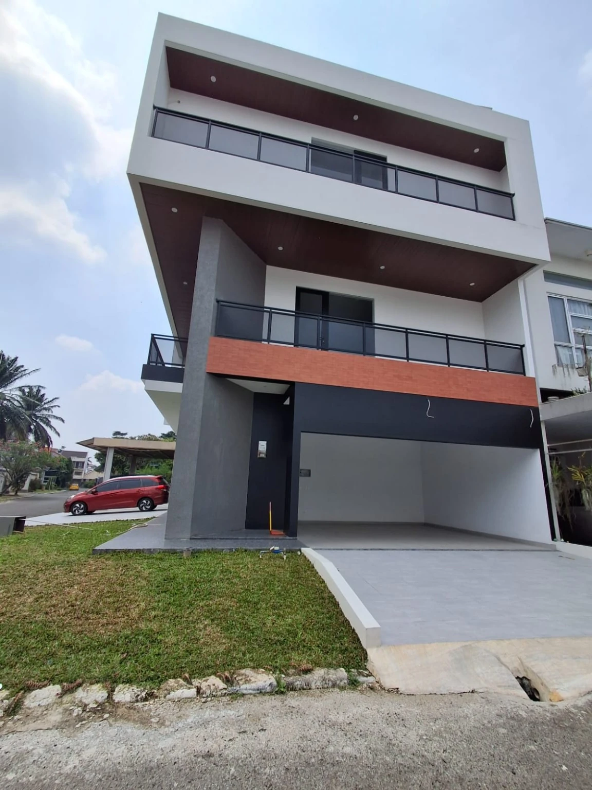 Rumah Hoek Modern Sutera Flamboyan Alam Sutera | LT 204 LB 400 | Rp6,5 M