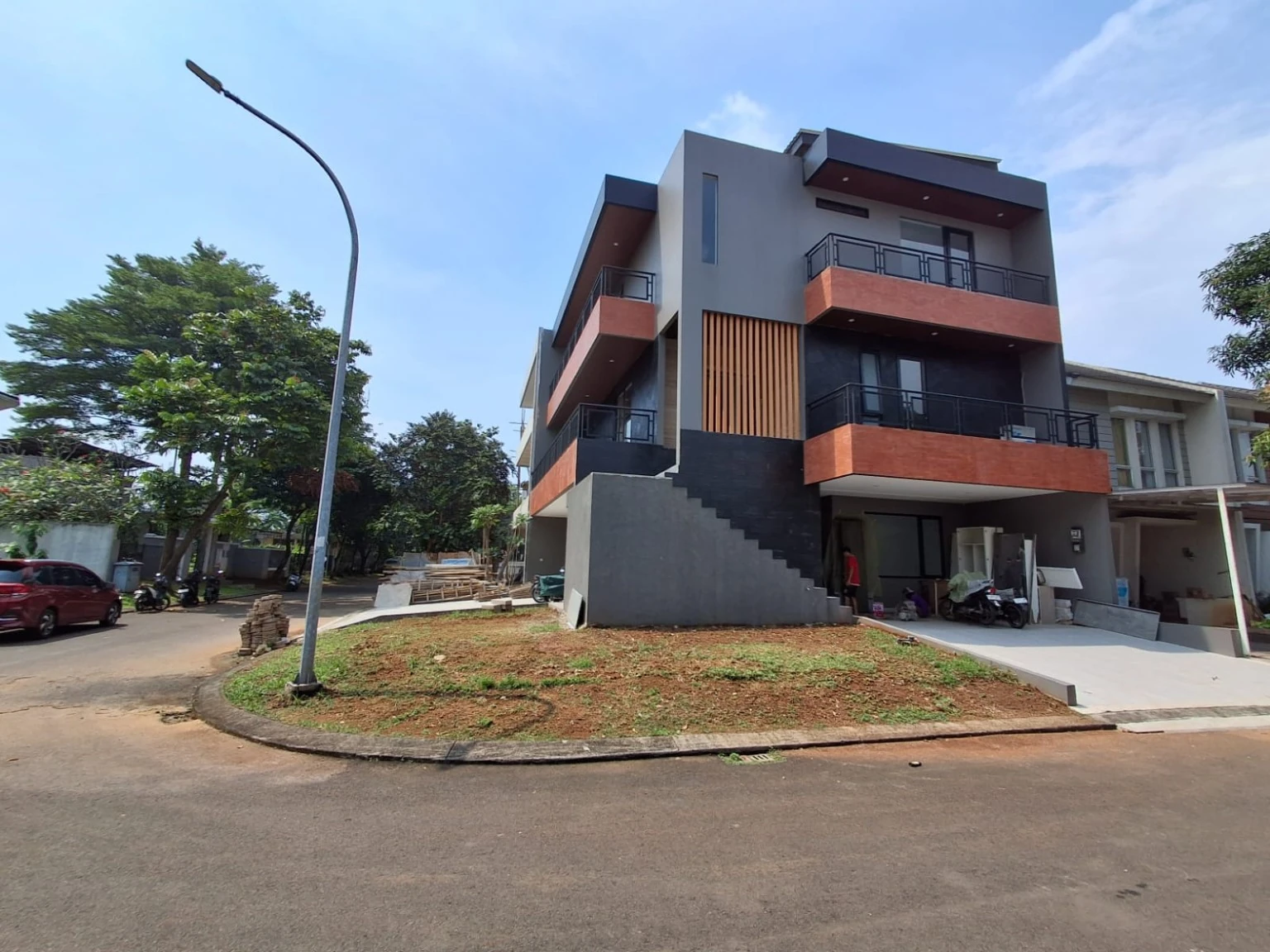 Rumah Brand New Hoek Sutera Feronia Park Alam Sutera | Depan Sport Lounge | Rp8 M