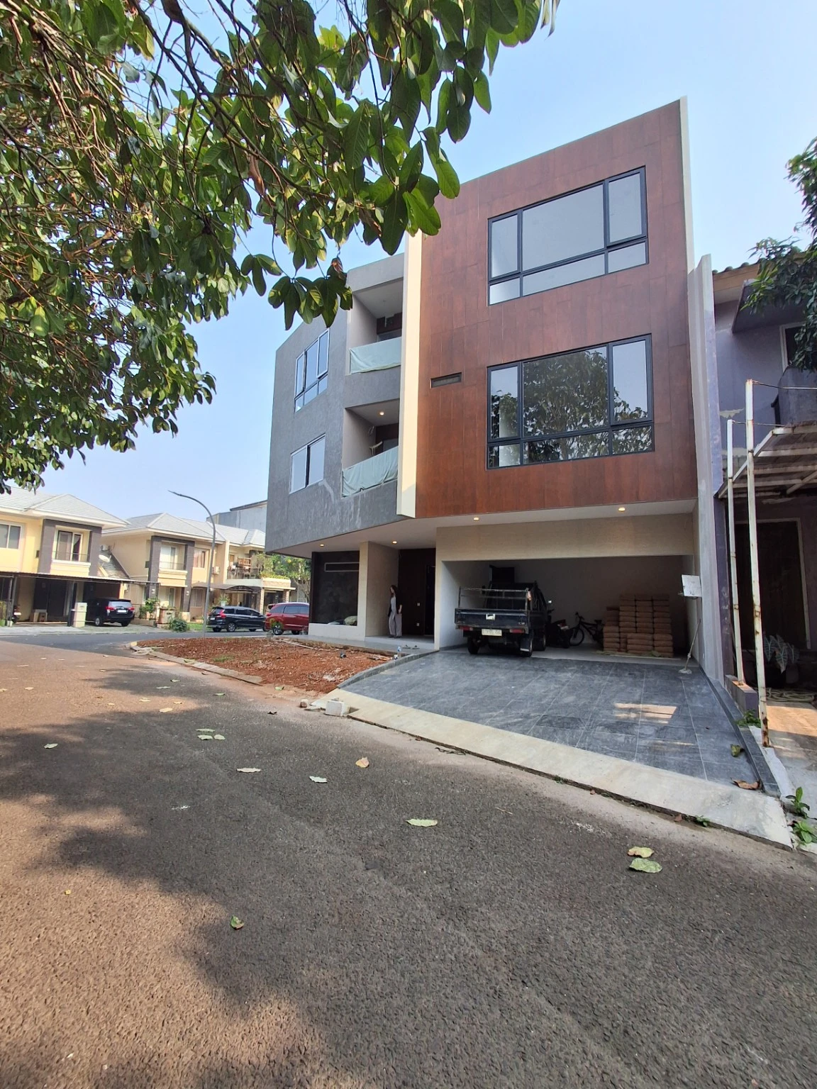 Rumah Hoek Modern Sutera Feronia VII Alam Sutera | LT 213 LB 400 | Lift | Rp7,2 M