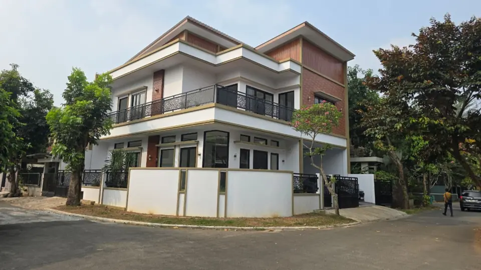 Rumah Baru Hoek Kencana Loka BSD — LT 218 m²